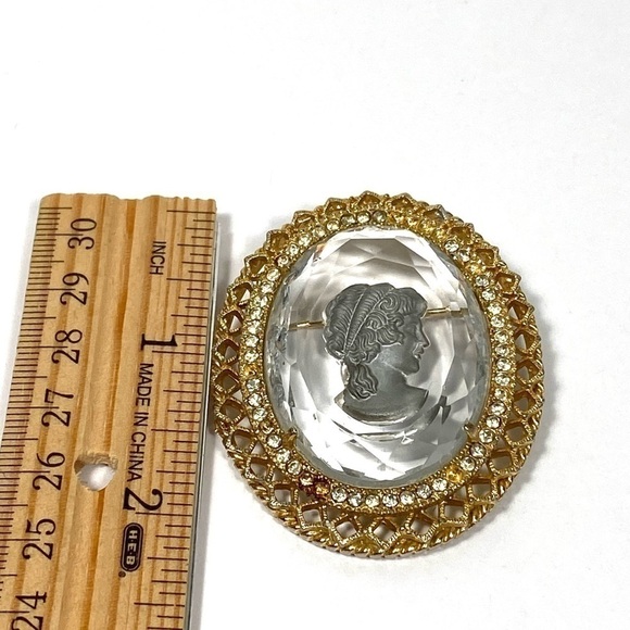 Intaglio Brooch Pin Oval Gold Tone Frame Rhinestones Large Flaw - Picture 8 of 10